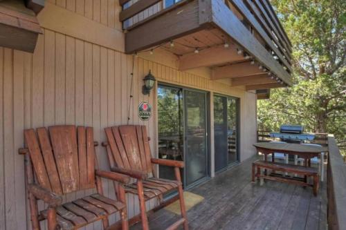 The Resting Falcon, Spa, Pool Table, Air Hockey in Big Bear Lake, USA