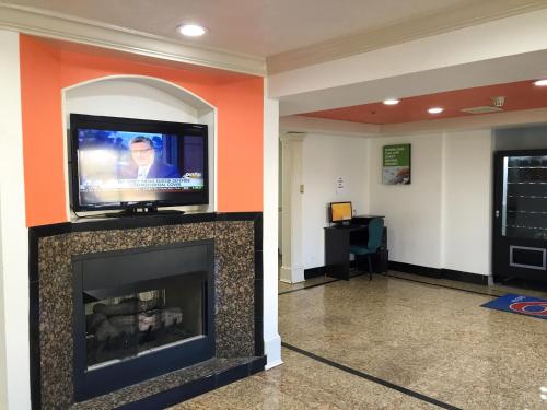 Lobby, Motel6 Norcross, GA in Peachtree Corners
