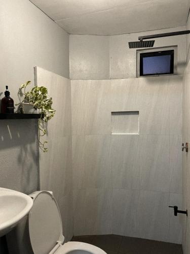Beach room for 2 at Dallúyon Beach House, Dalumpinas Oeste (photo 7)