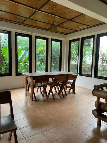 Happy Hippy House4 Happy Hippy House4