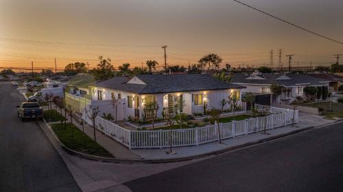 Gorgeous Villa Minutes Disneyland and Socal Gems in Westminster, Vereinigte Staaten von Amerika
