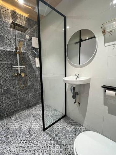 Tung's Hideout- Centrum Cameron