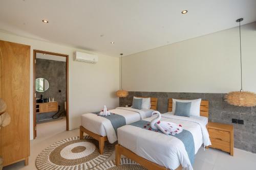 Twin Room with Private Bathroom image 5