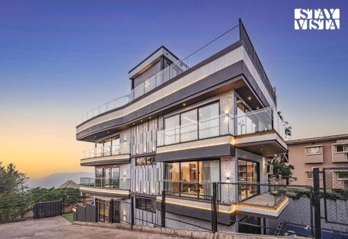 StayVista at Grande Prima - Pool, Theatre Room & BBQ, Panchgani