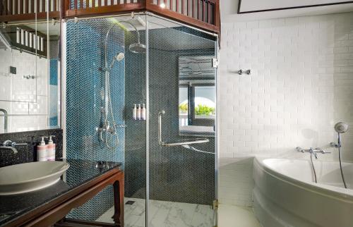 room detail thumbnail 2