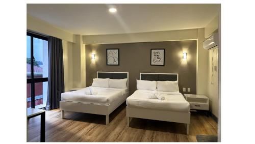 2 twin beds, 1 sofa bed