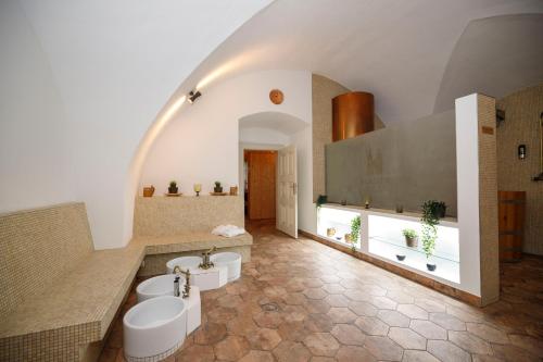 Gyógyfürdő, Hotel Klaster Zeliv in Zeliv