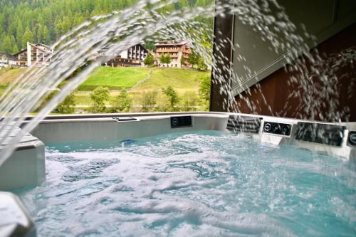 Karstais baseins, Bed & Breakfast Hotel Nives in Stelvio