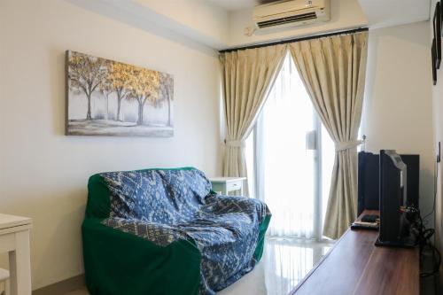 Fancy and Nice 1BR Apartment at H Residence By Travelio – Jakarta, NY