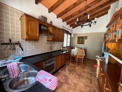 Farmhouse surrounded by centenary olive trees in Totalan