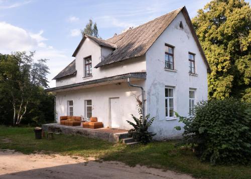 . MILK HOUSE- Laidi Palace residency