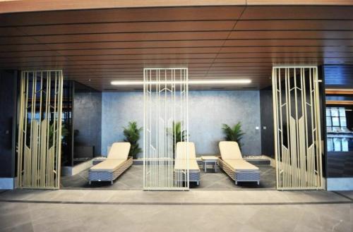 Beautiful Bright 2Bed - ParkingPoolTerrace! #341 - image 13