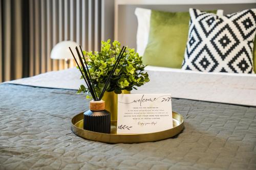 Ana - Cozy & Quiet Apt with Balcony & Garden View, Bucharest
