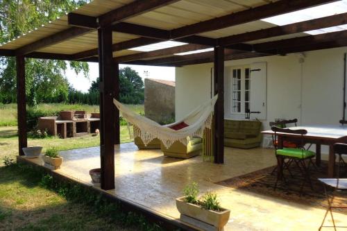 Maison indépendante sur grand terrain clos (Maison independante sur grand terrain clos) in St Loup Lamaire
