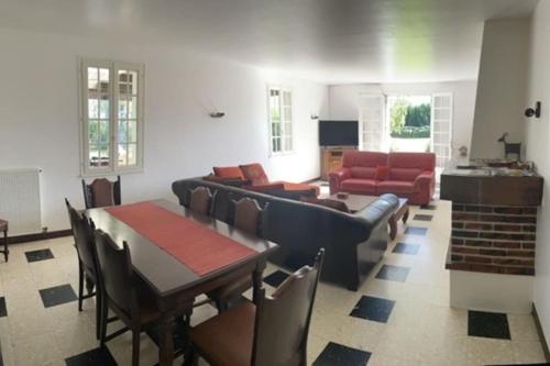 Maison indépendante sur grand terrain clos (Maison independante sur grand terrain clos) in St Loup Lamaire