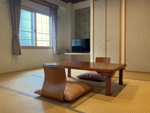 room detail thumbnail 1