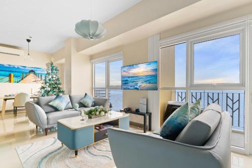 Ocean View Condo with Infinity Pool, Gym & Free Breakfast, Near Okada, Solaire & MOA, Манила