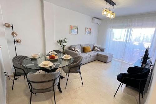 Hermoso apartamento de 2 dormitorios, gran terraza, vistas al mar y cerca de la playa "El Mirador de in Torremuelle