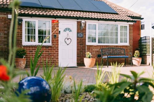 1 Bed Sleeps 3 Free Parking Pets Allowed in Scarning