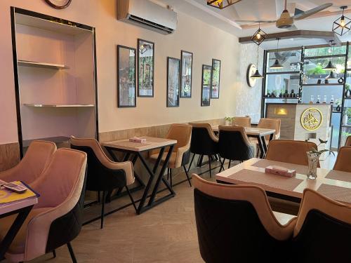 Restaurant, Burj Ul Zaki  in Islamabad