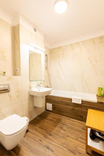 Avenue of MARA - ULTRACENTRAL Studio DeLuxe, Plus FREE Underground Parking Avenue of MARA - ULTRACENTRAL Studio DeLuxe, Plus FREE Underground Parking