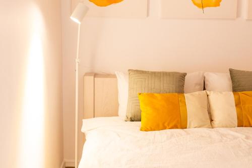 Avenue of MARA - ULTRACENTRAL Studio DeLuxe, Plus FREE Underground Parking Avenue of MARA - ULTRACENTRAL Studio DeLuxe, Plus FREE Underground Parking