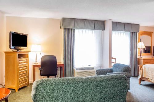 Econo Lodge Raleigh near Walnut Creek Amphitheatre