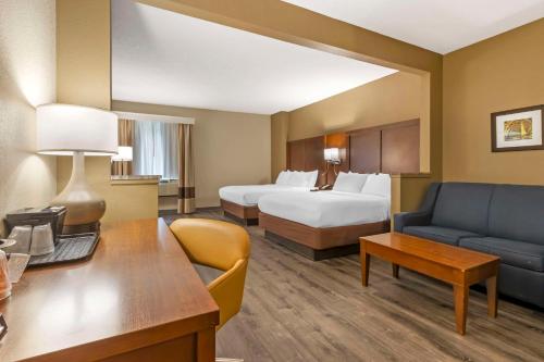 Comfort Suites At the University - image 2