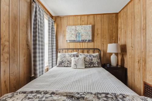 Snug Escape Close to Niagara Falls home - image 12