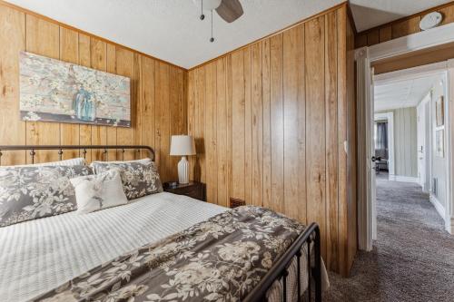 Snug Escape Close to Niagara Falls home - image 6