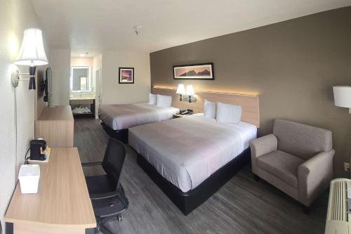 Super 8 by Wyndham Albuquerque Airport - image 6