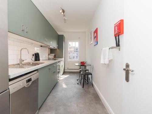 Pass the Keys Bright modern one bed apartment - Bath city centre, Бат (фото 4)