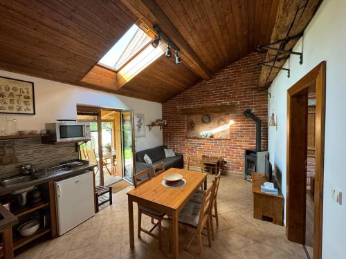 ห้องส่วนกลางสำหรับนั่งเล่น/ดูทีวี, Kamenny apartman in ลิบุน