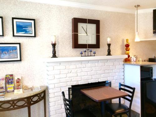 Lobby, Pelican Inn Monterey CA in Monterey (CA)
