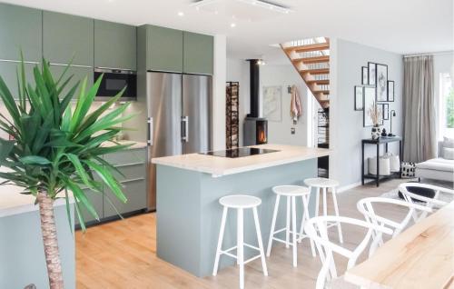 Kitchen, 4 Bedroom Cozy Home In Ystad in Edvinshem-Akesholm