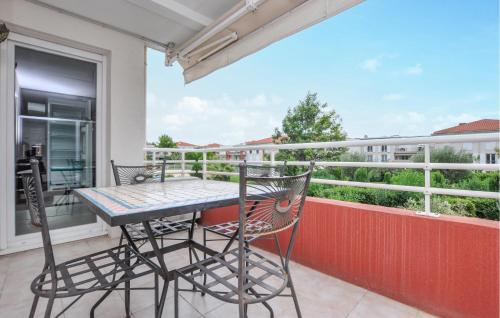 1 Bedroom Gorgeous Apartment In Antibes - image 3