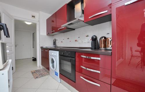 One-Bedroom Apartment image 3