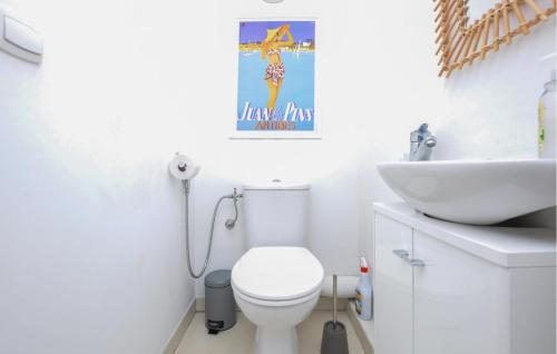 One-Bedroom Apartment image 2