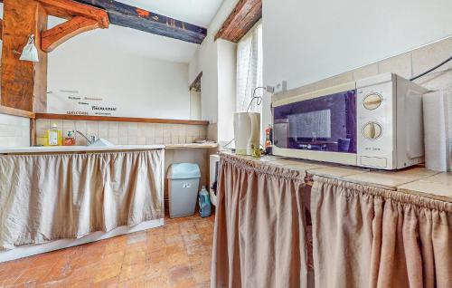 Kitchen, Cozy Home In Boulleret With Wifi in Boulleret
