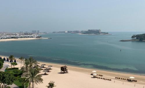 Luxury at Al Hamri Jumeirah Shoreline 2 Bed Free beach access, Dubai (photo 2)