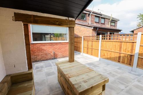 A szálláshely kívülről, 'Station House' Cosy Renovated Family-Friendly Home in Runcorn, Cheshire - Train Station Liverpool C in Runcorn