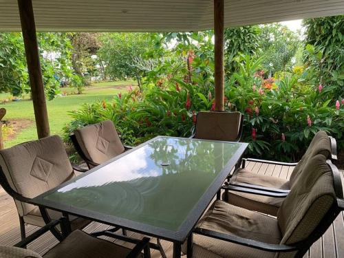 Village Retreat next to the Sea in Solosolo