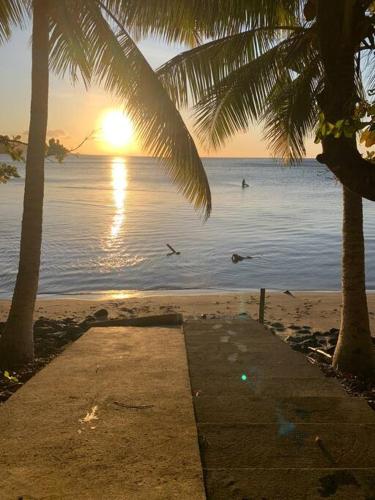 Village Retreat next to the Sea in Solosolo