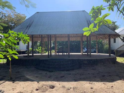 Village Retreat next to the Sea in Solosolo