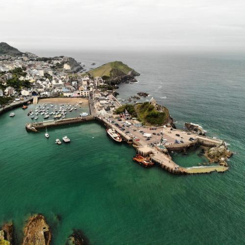 Közeli látványosságok, OYO The Grand Harbour Hotel in Ilfracombe Városközpont