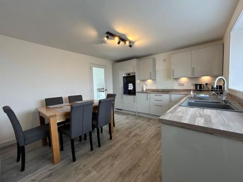 Modern 3 bedroom house, Mossbank in Brae