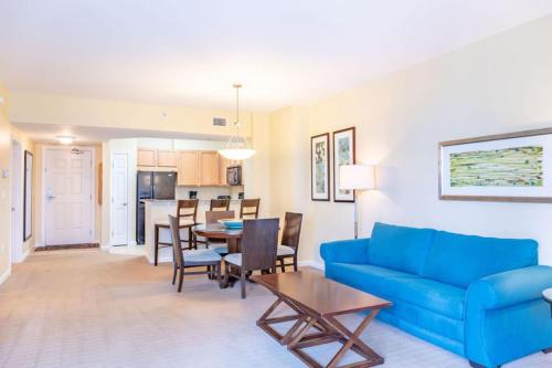 Florida Poolside Paradise with Tennis and Gym - image 3