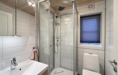 ห้องน้ำ, Gorgeous Home In Svingvoll With Wifi in สวิงวูลล์