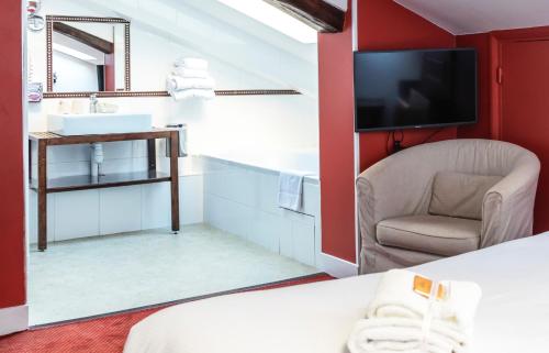 Porte de Versailles Hotel - image 13