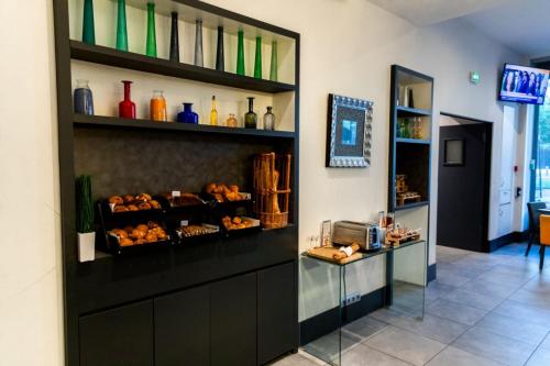 Porte de Versailles Hotel - image 7